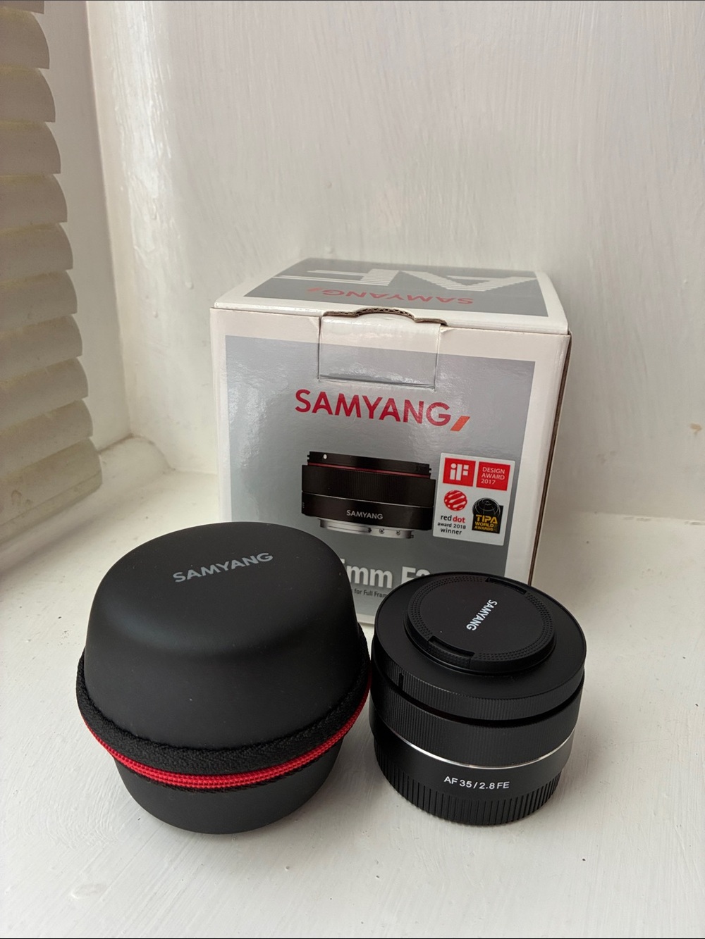Samyang AF 35mm f/2.8 FE Compact Prime Lens for Sony E-mount - like new with box